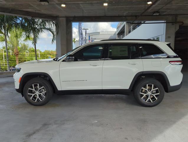 new 2025 Jeep Grand Cherokee car, priced at $43,700