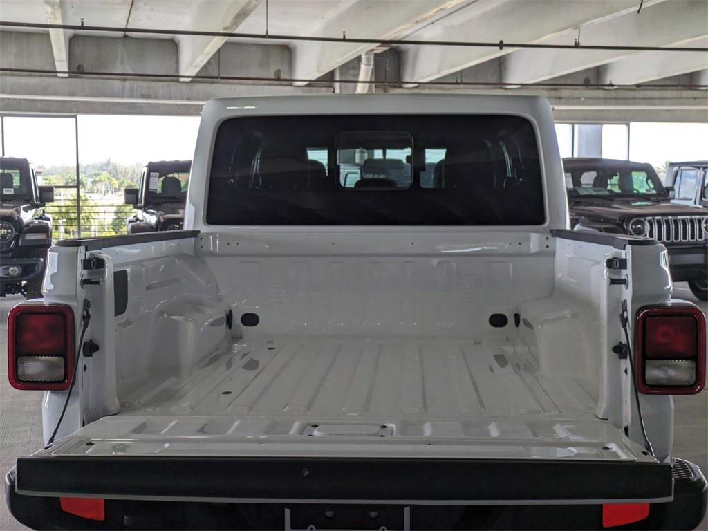 new 2025 Jeep Gladiator car, priced at $37,351