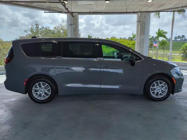 new 2025 Chrysler Pacifica car, priced at $42,920