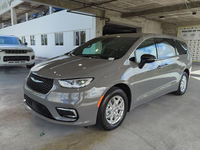 new 2025 Chrysler Pacifica car, priced at $42,920