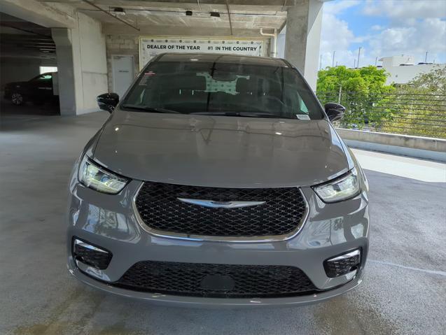 new 2025 Chrysler Pacifica car, priced at $42,920