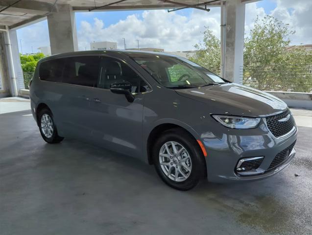 new 2025 Chrysler Pacifica car, priced at $42,920