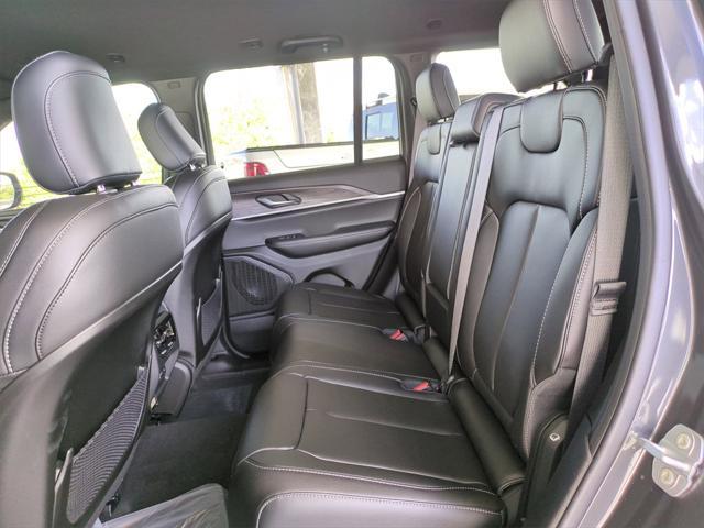 new 2025 Jeep Grand Cherokee car, priced at $39,156