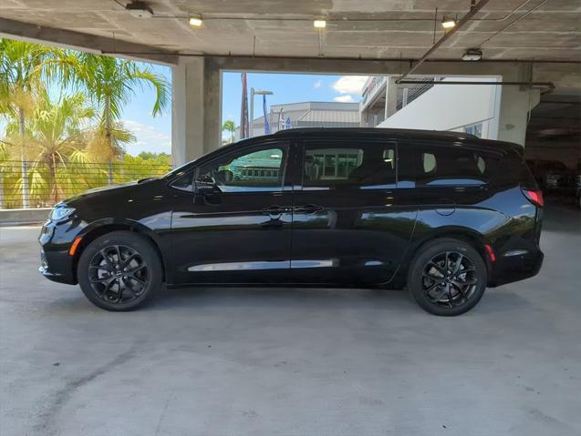 new 2024 Chrysler Pacifica car, priced at $55,260