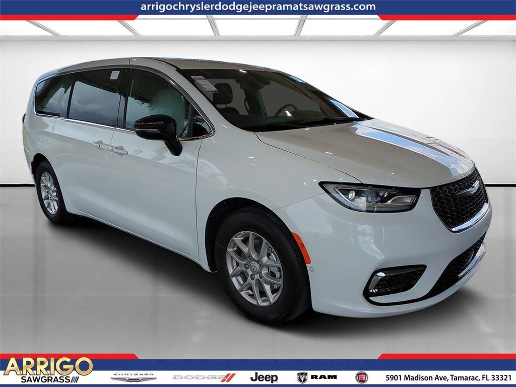 new 2025 Chrysler Pacifica car, priced at $41,572