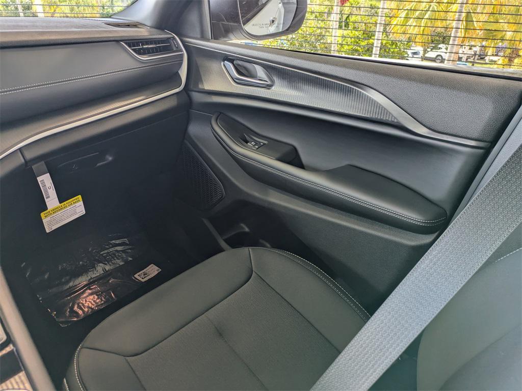 new 2025 Jeep Grand Cherokee car, priced at $34,537