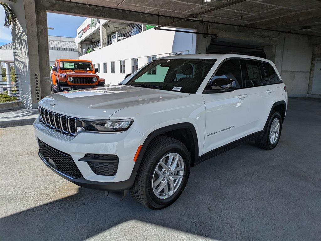 new 2025 Jeep Grand Cherokee car, priced at $34,537