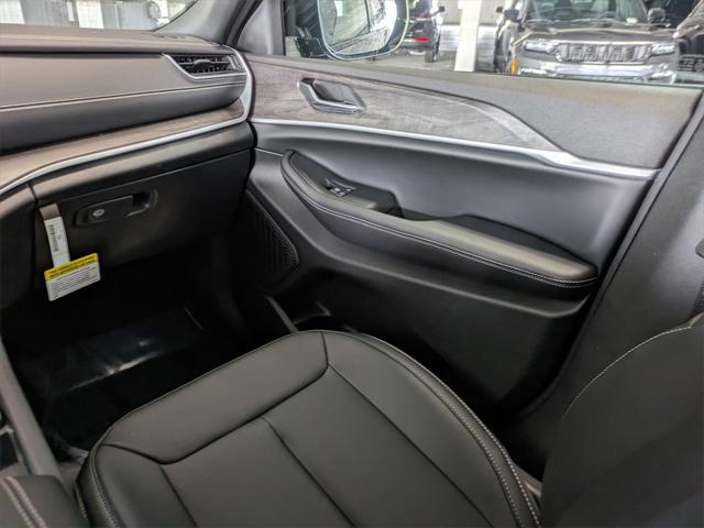 new 2025 Jeep Grand Cherokee car, priced at $41,154