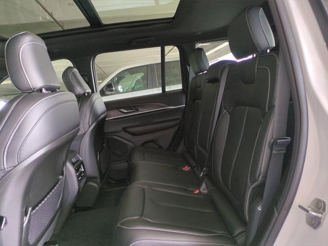 new 2025 Jeep Grand Cherokee car, priced at $40,625