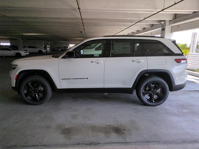 new 2025 Jeep Grand Cherokee car, priced at $40,625