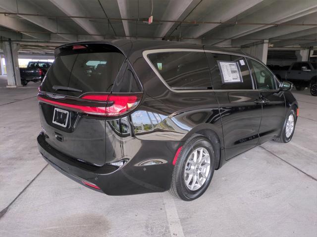 new 2025 Chrysler Pacifica car, priced at $44,567