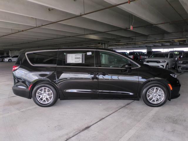 new 2025 Chrysler Pacifica car, priced at $44,567