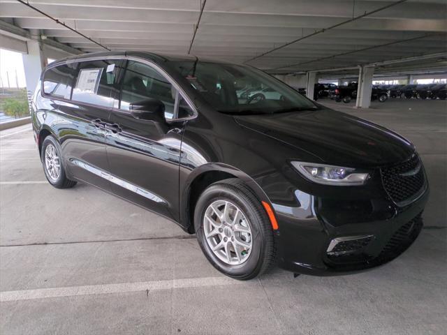 new 2025 Chrysler Pacifica car, priced at $44,567