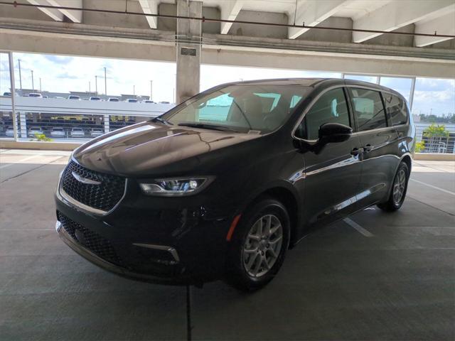 new 2025 Chrysler Pacifica car, priced at $44,567