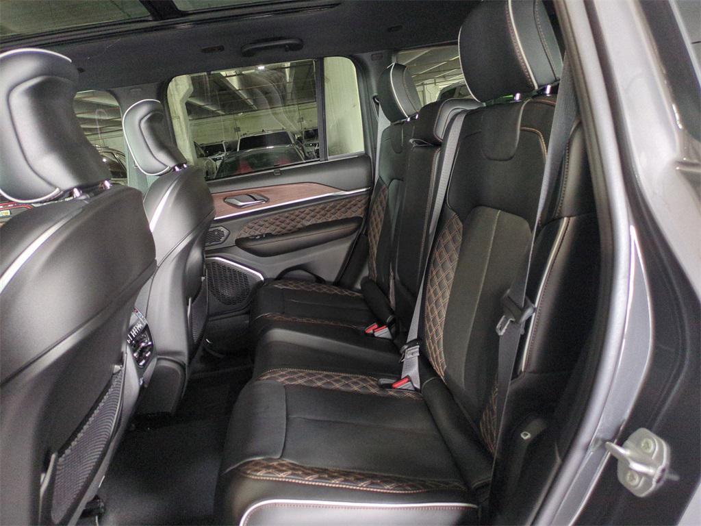 new 2025 Jeep Grand Cherokee car, priced at $58,775