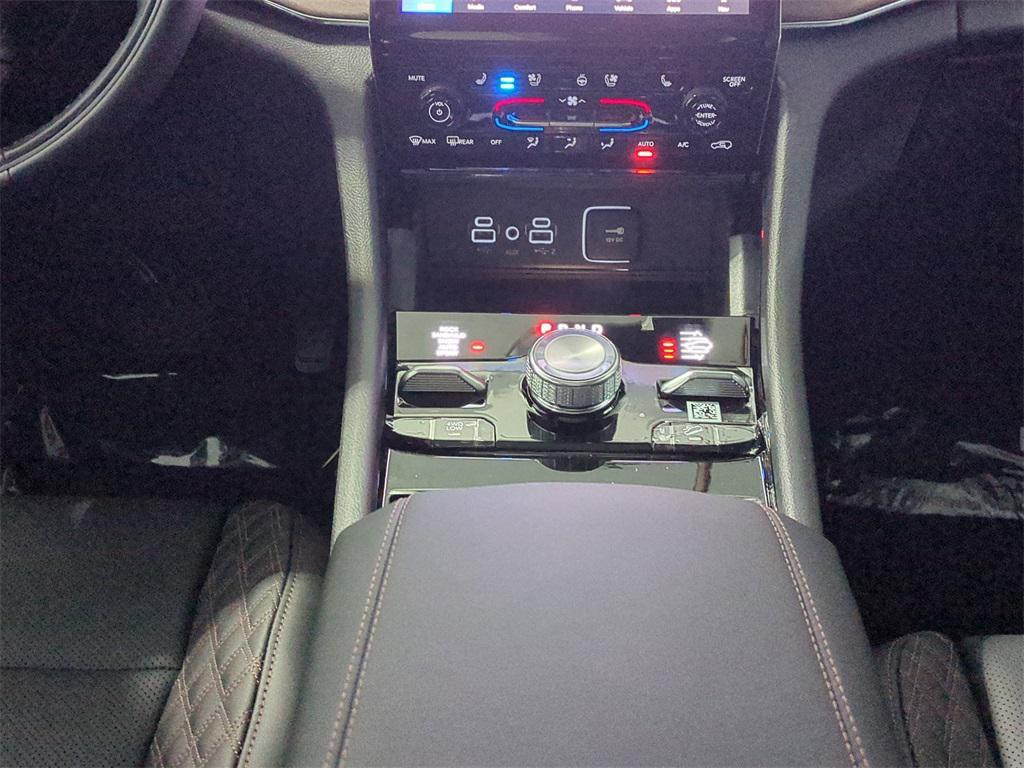 new 2025 Jeep Grand Cherokee car, priced at $58,775