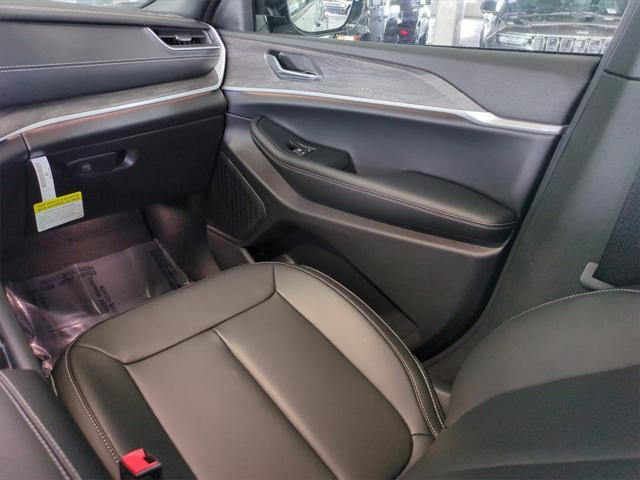 new 2025 Jeep Grand Cherokee car, priced at $40,447
