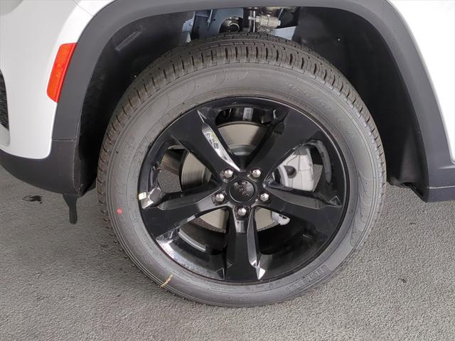 new 2025 Jeep Grand Cherokee car, priced at $40,447