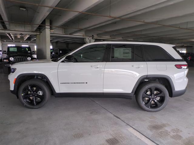 new 2025 Jeep Grand Cherokee car, priced at $40,447