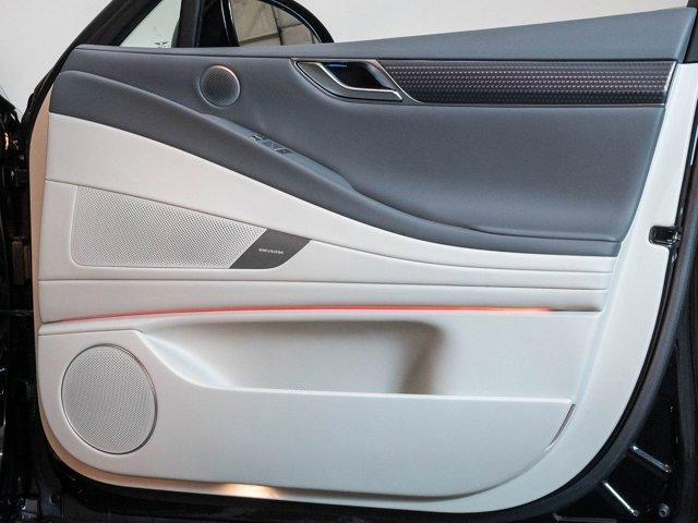 new 2025 Genesis G80 car, priced at $71,600