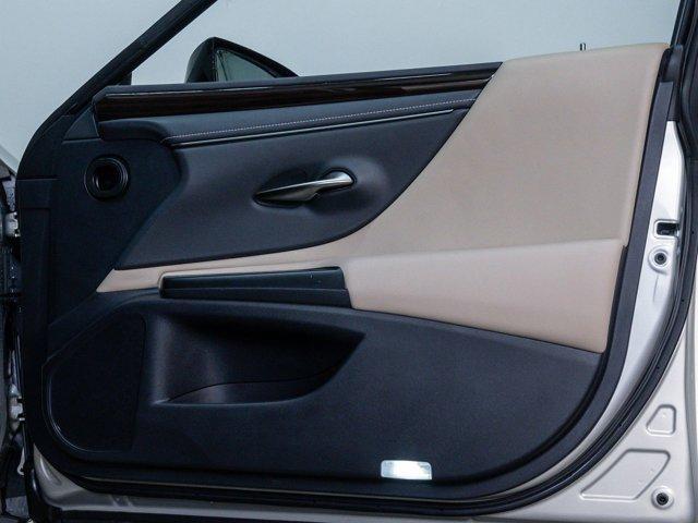 used 2019 Lexus ES 300h car, priced at $28,399