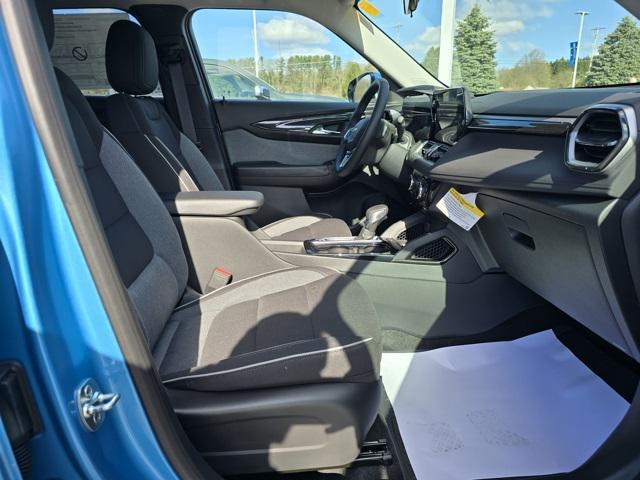 new 2025 Chevrolet TrailBlazer car, priced at $29,230