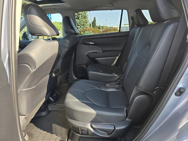 used 2021 Toyota Highlander Hybrid car, priced at $35,290