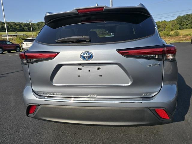 used 2021 Toyota Highlander Hybrid car, priced at $35,290