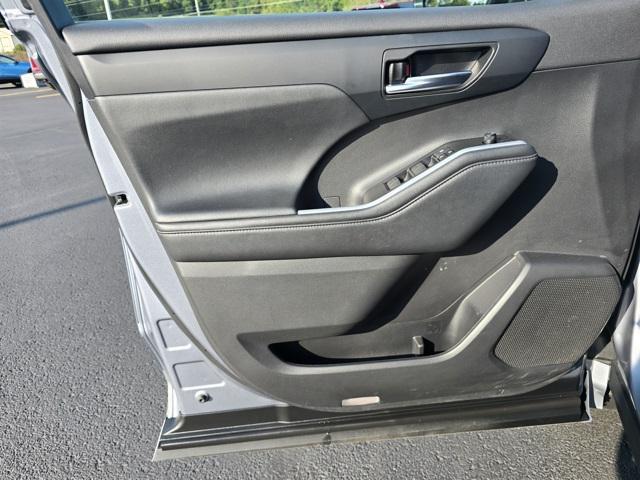 used 2021 Toyota Highlander Hybrid car, priced at $35,290