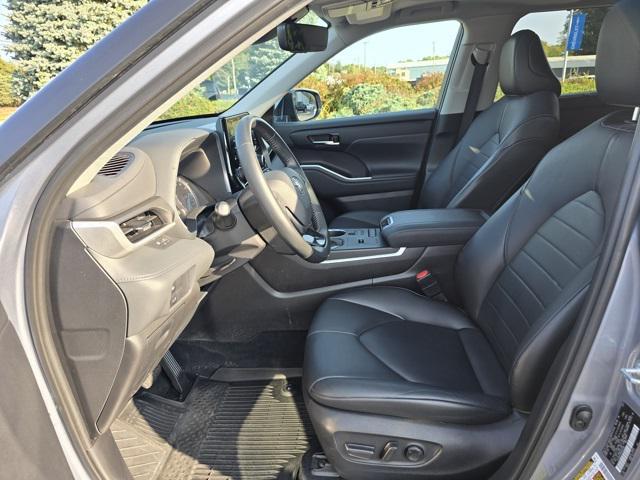 used 2021 Toyota Highlander Hybrid car, priced at $35,290