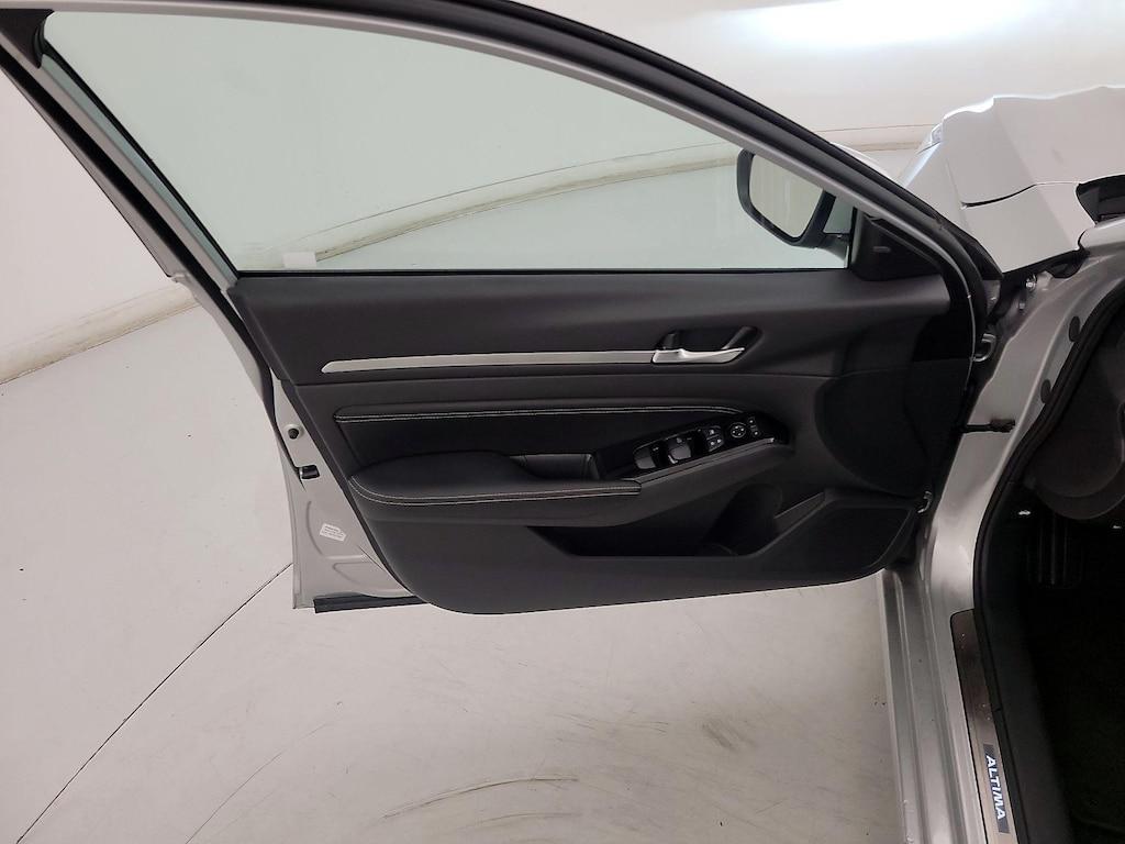 used 2023 Nissan Altima car, priced at $25,998