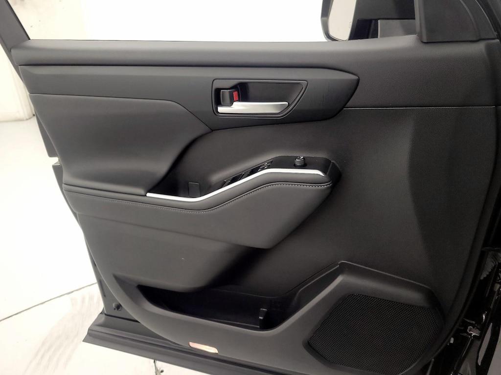 used 2023 Toyota Highlander car, priced at $37,998