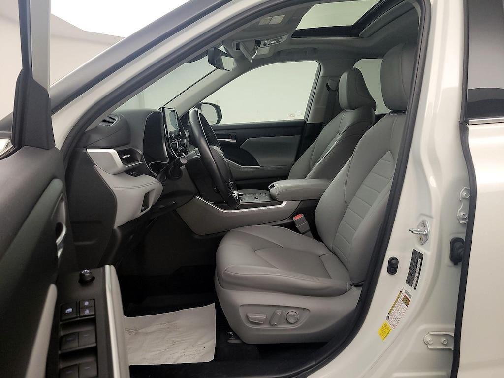 used 2020 Toyota Highlander Hybrid car, priced at $35,998
