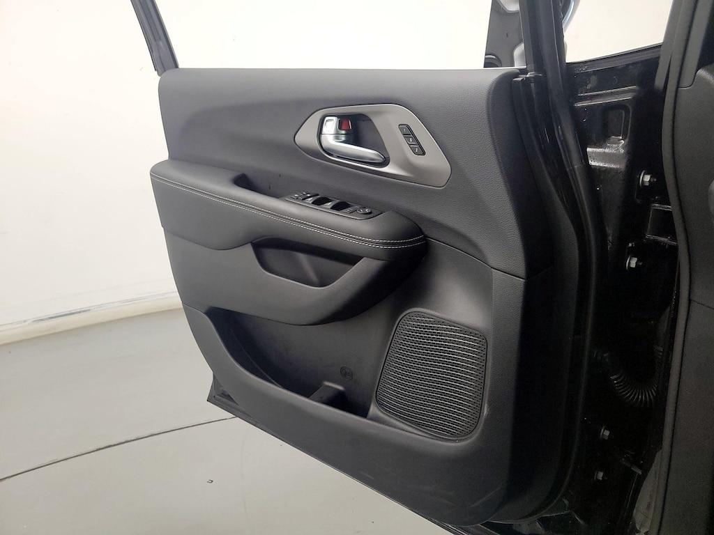 used 2025 Chrysler Pacifica car, priced at $41,998