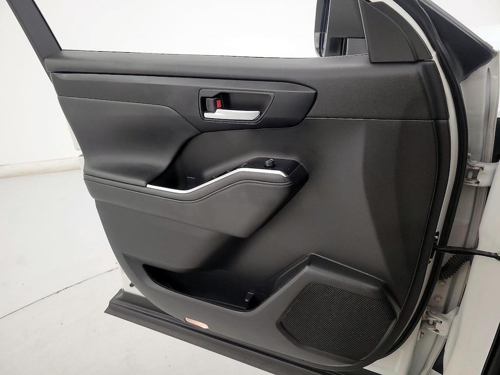 used 2023 Toyota Highlander car, priced at $35,998