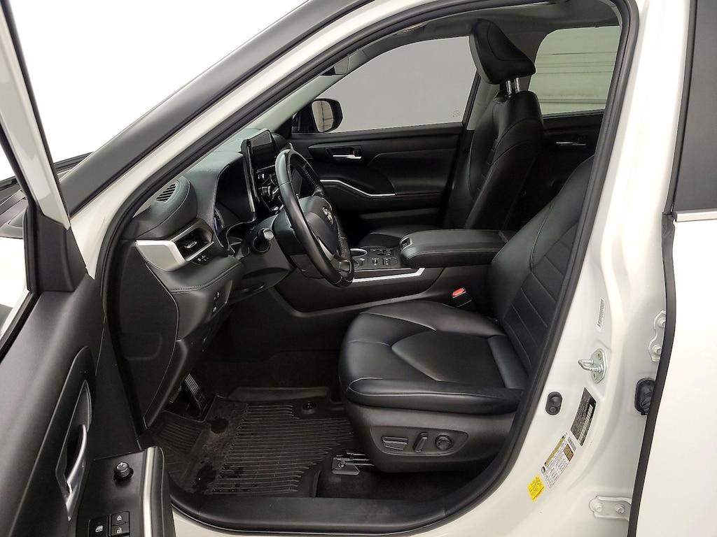 used 2023 Toyota Highlander car, priced at $35,998