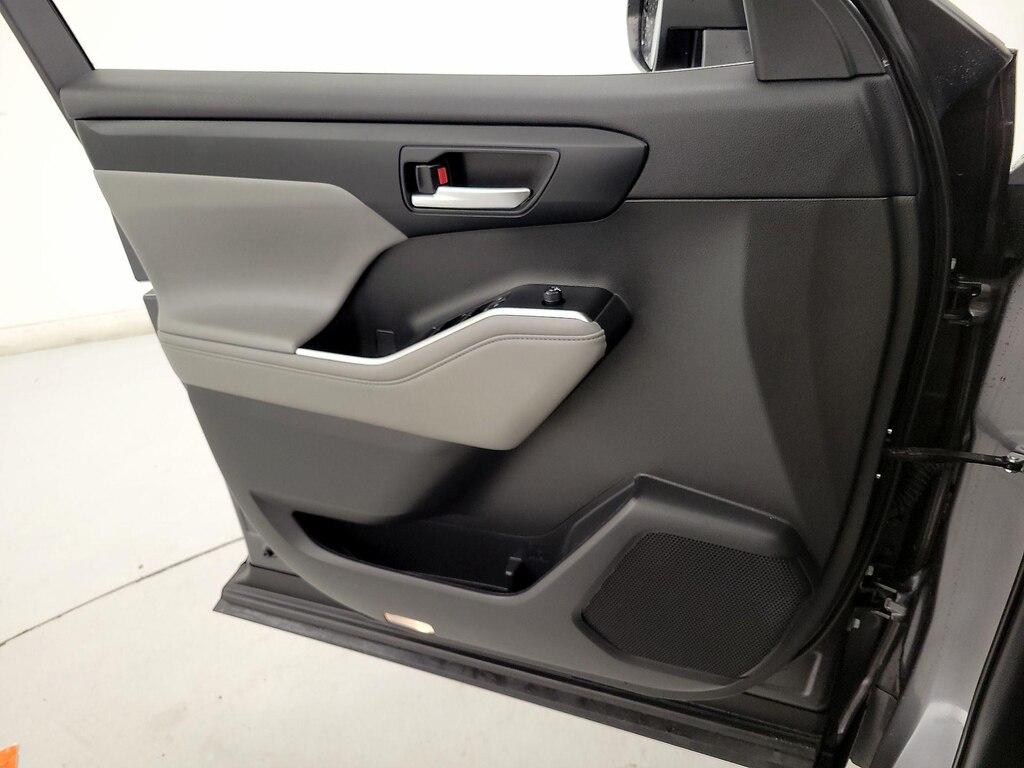 used 2022 Toyota Highlander Hybrid car, priced at $36,998