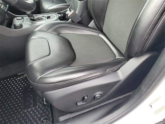 used 2019 Jeep Cherokee car, priced at $18,196