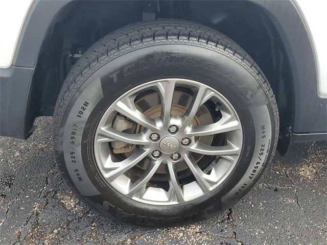 used 2019 Jeep Cherokee car, priced at $18,196