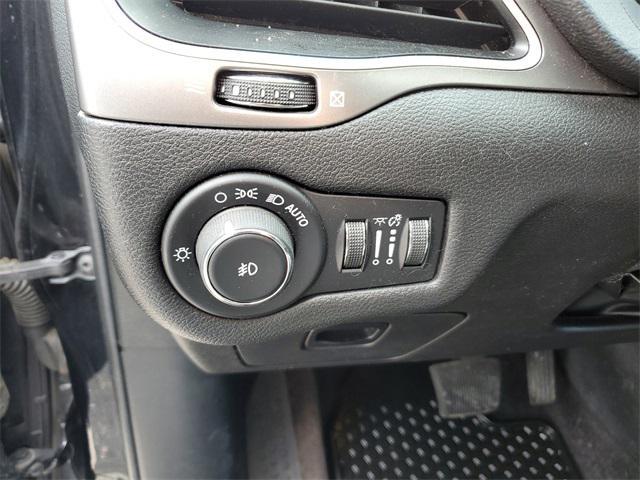 used 2019 Jeep Cherokee car, priced at $15,305