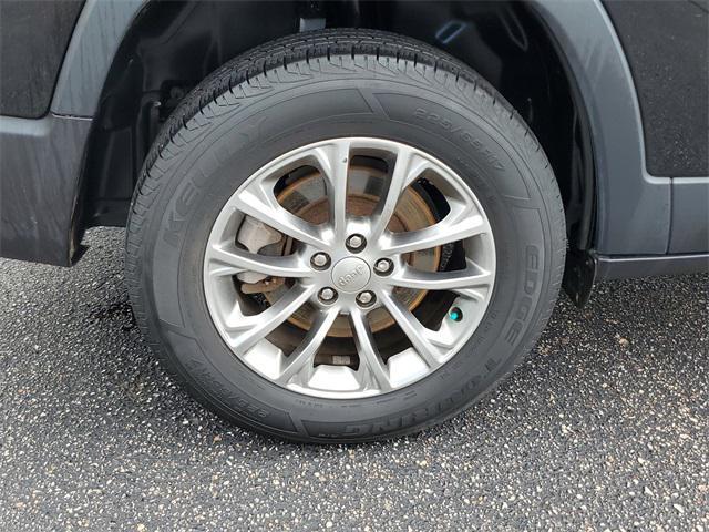 used 2019 Jeep Cherokee car, priced at $15,305