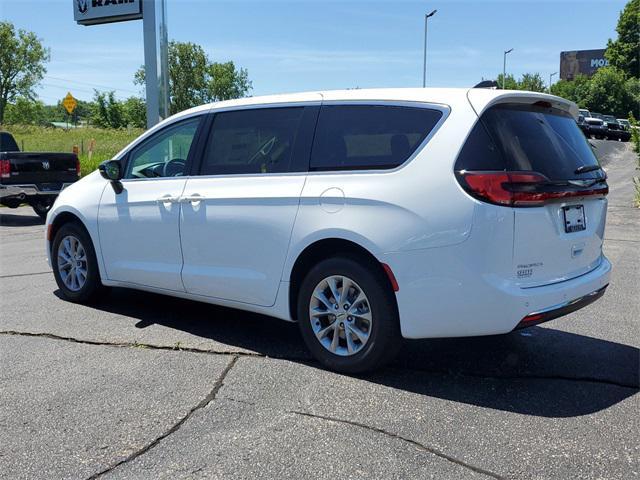 new 2024 Chrysler Pacifica car, priced at $43,284