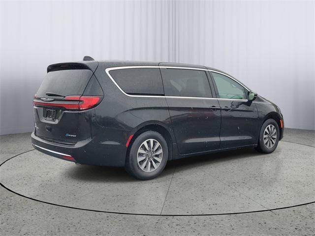 used 2024 Chrysler Pacifica Hybrid car, priced at $29,995