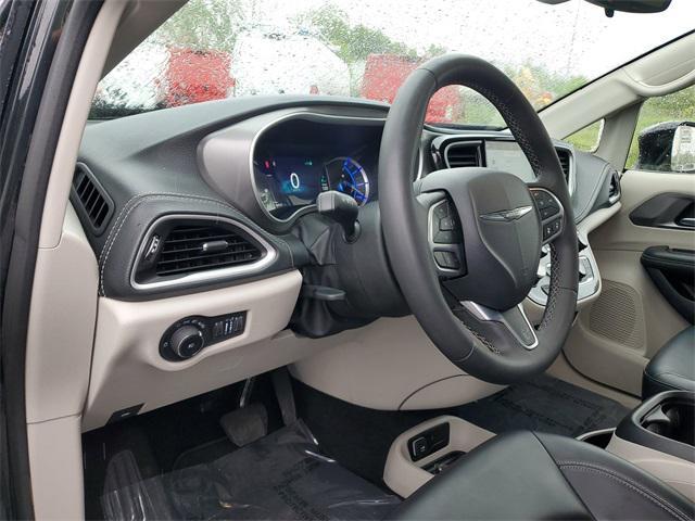 used 2024 Chrysler Pacifica Hybrid car, priced at $29,995