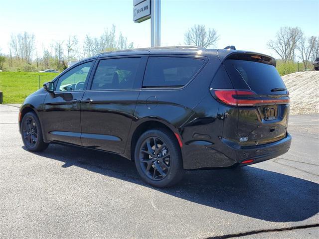 new 2024 Chrysler Pacifica car, priced at $46,010