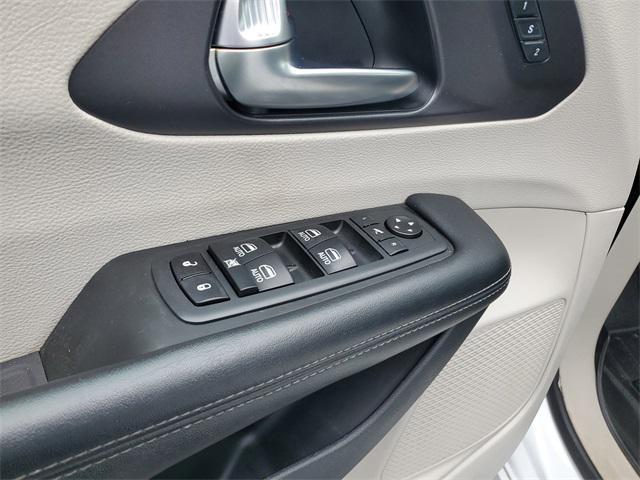 used 2020 Chrysler Pacifica car, priced at $20,934