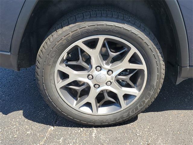 used 2021 Jeep Grand Cherokee car, priced at $29,811