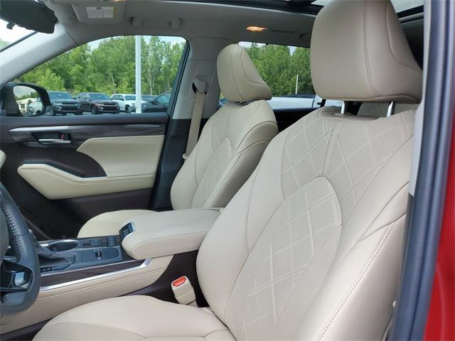 used 2022 Toyota Highlander Hybrid car, priced at $47,648