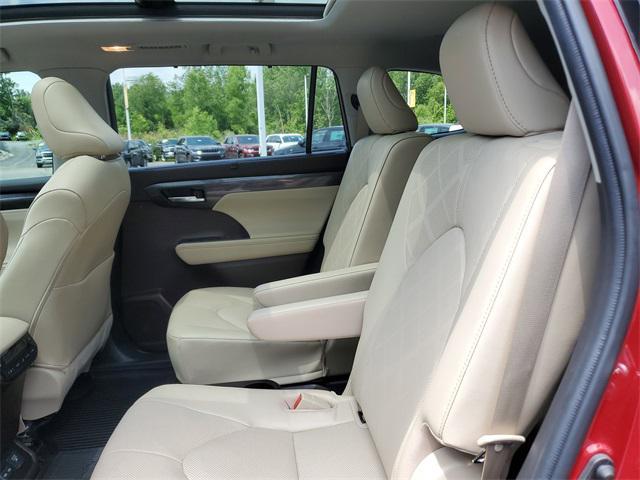 used 2022 Toyota Highlander Hybrid car, priced at $47,648