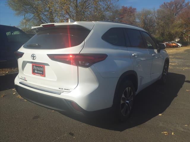 used 2022 Toyota Highlander car, priced at $36,499